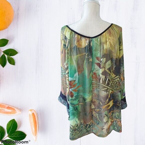 Chenauli green yellow bold floral jungle print blouse top - Picture 3 of 3
